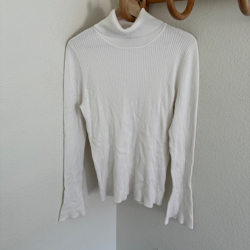 DKNY white ribbed knit white turtleneck sweater bell
Sleeve rayon size L basic